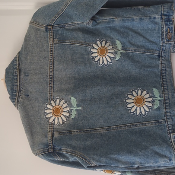 Forever 21 Light Blue Denim Jacket with Floral Design - Picture 6 of 6